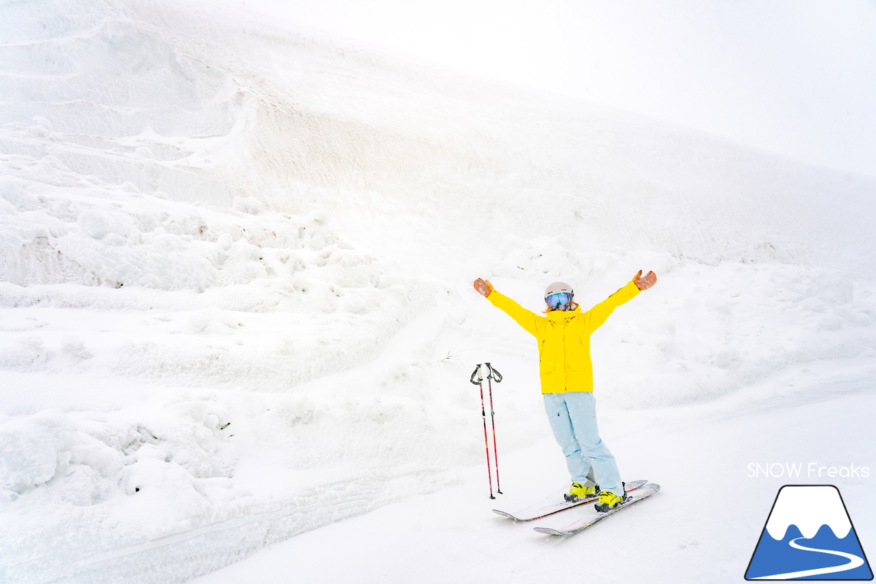 5月になっても雪たっぷり。山頂から山麓まで滑走可能なニセコアンヌプリ国際スキー場のゲレンデを、秋山穂香さんとひと滑り(^^)/